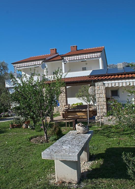 Apartments Punta Seline Rum bild